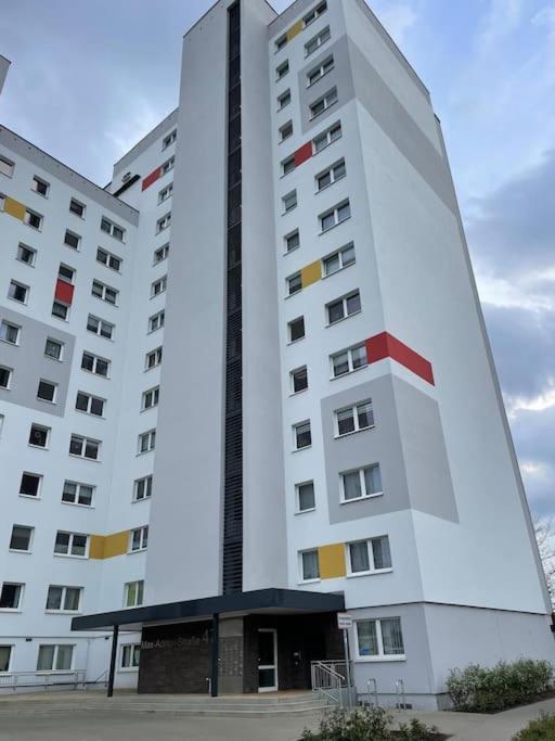 Max Appartements Нойбранденбург Екстериор снимка